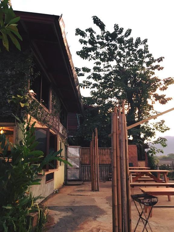 Отель Champa Lao Bungalows Ванг-Виенг Экстерьер фото