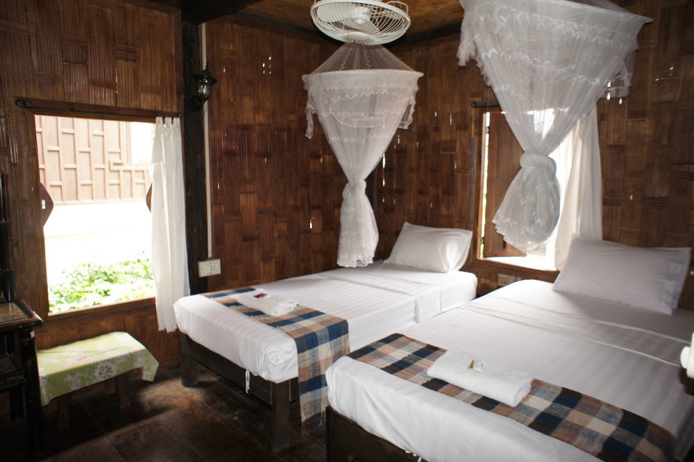 Отель Champa Lao Bungalows Ванг-Виенг Экстерьер фото